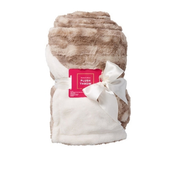 NEW Ulta Limited Edition Ultra Plush Soft Throw Blanket in Camel - Picture 1 of 2